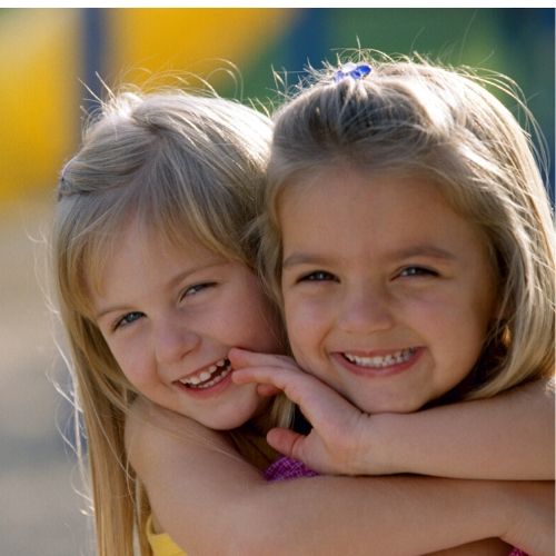 two girls hugging, a way to spread head lice